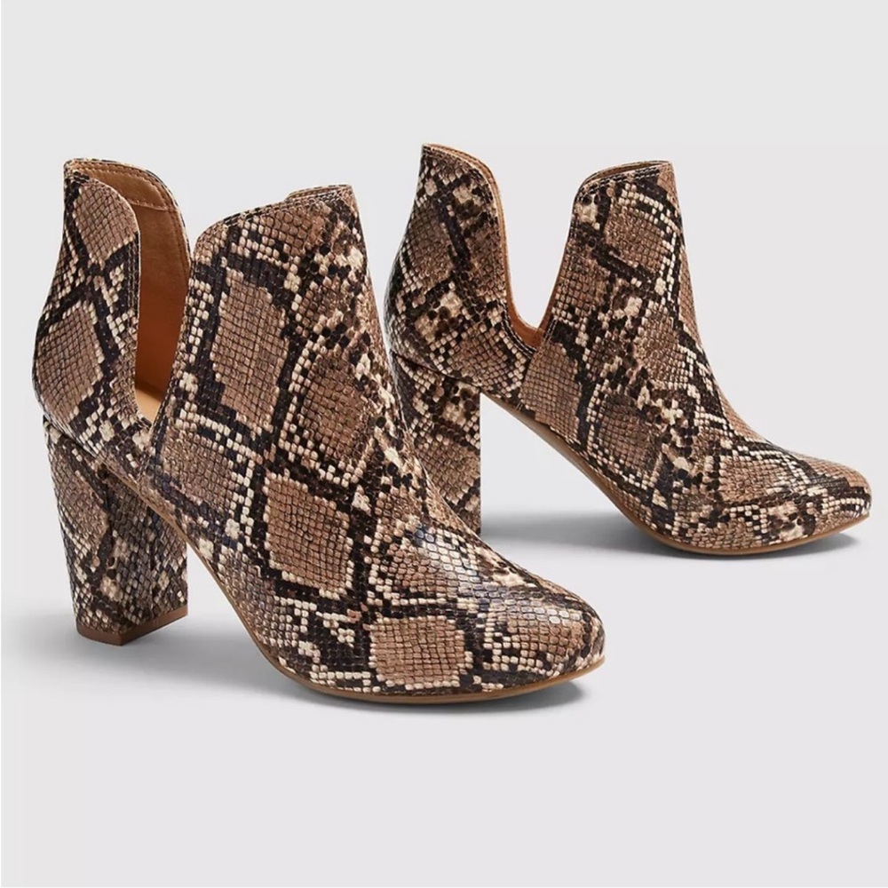 EUC Lane Bryant Dream Cloud Snakeskin Bootie in size 10W.